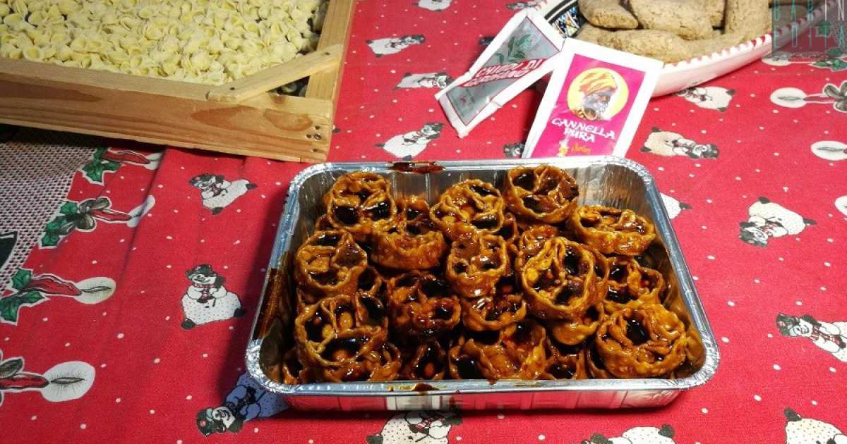 Cartellate, castagnelle e "cazzeu�cchie": guida ai dolcetti del Natale barese